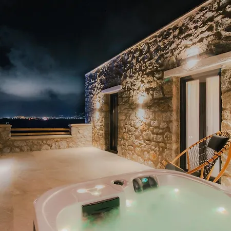 Naxos Privilege Vila